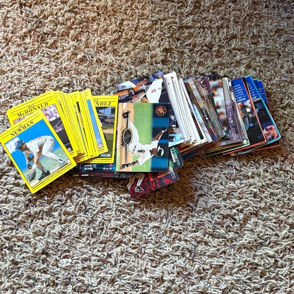 130 Assorted 80s/90s Baseball Cards​​​